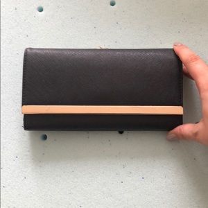 black wallet